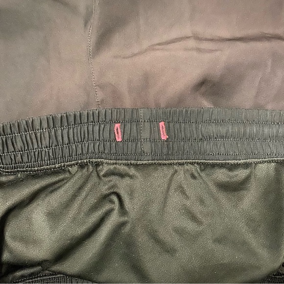 PINK Victoria’s Secret Shorts Black Floral size M - Picture 5 of 5